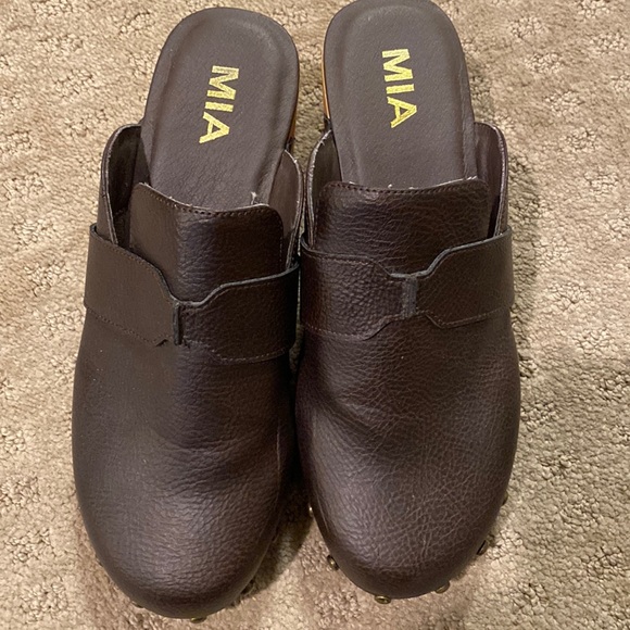 MIA brown clogs - Picture 1 of 3